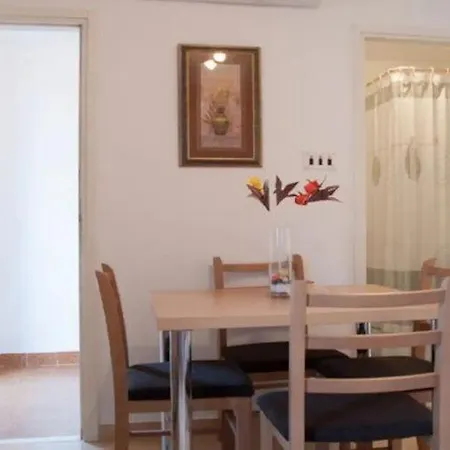Apartment Paula - One Bedroom With Terrace 2 Jezera