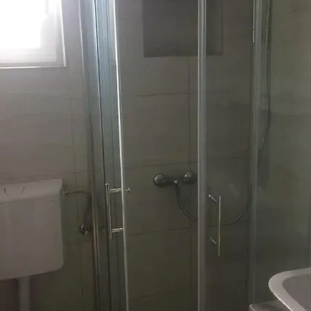Apartment Paula - One Bedroom With Terrace 2 Jezera