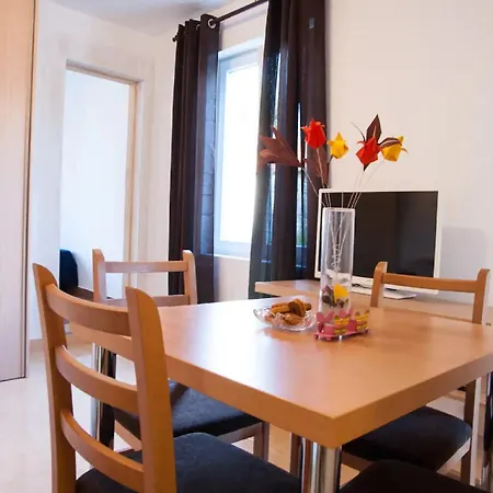 Paula - One Bedroom With Terrace 2 Jezera