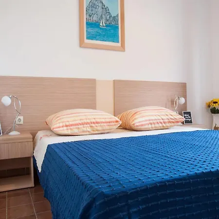 Paula - One Bedroom With Terrace 2 Апартаменты