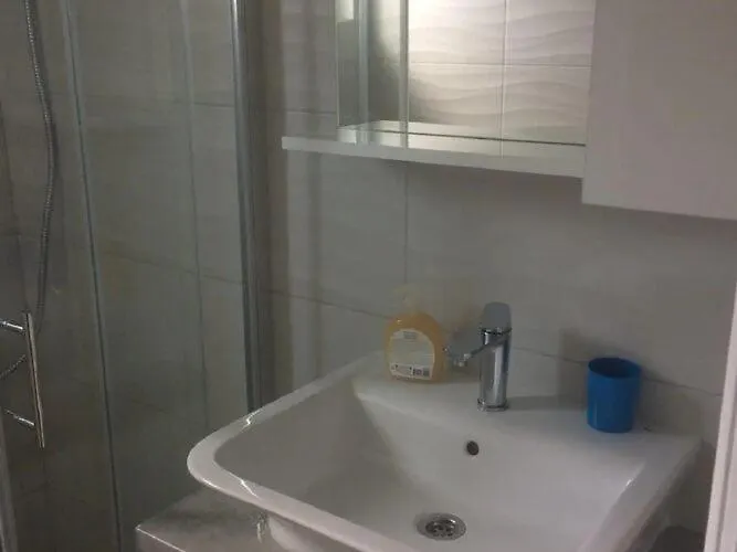 Paula - One Bedroom With Terrace 2 Jezera