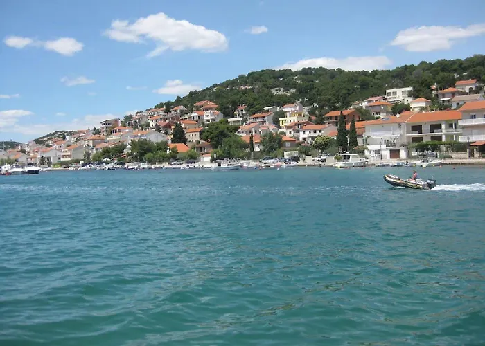 Paula - One Bedroom With Terrace 2 * Jezera